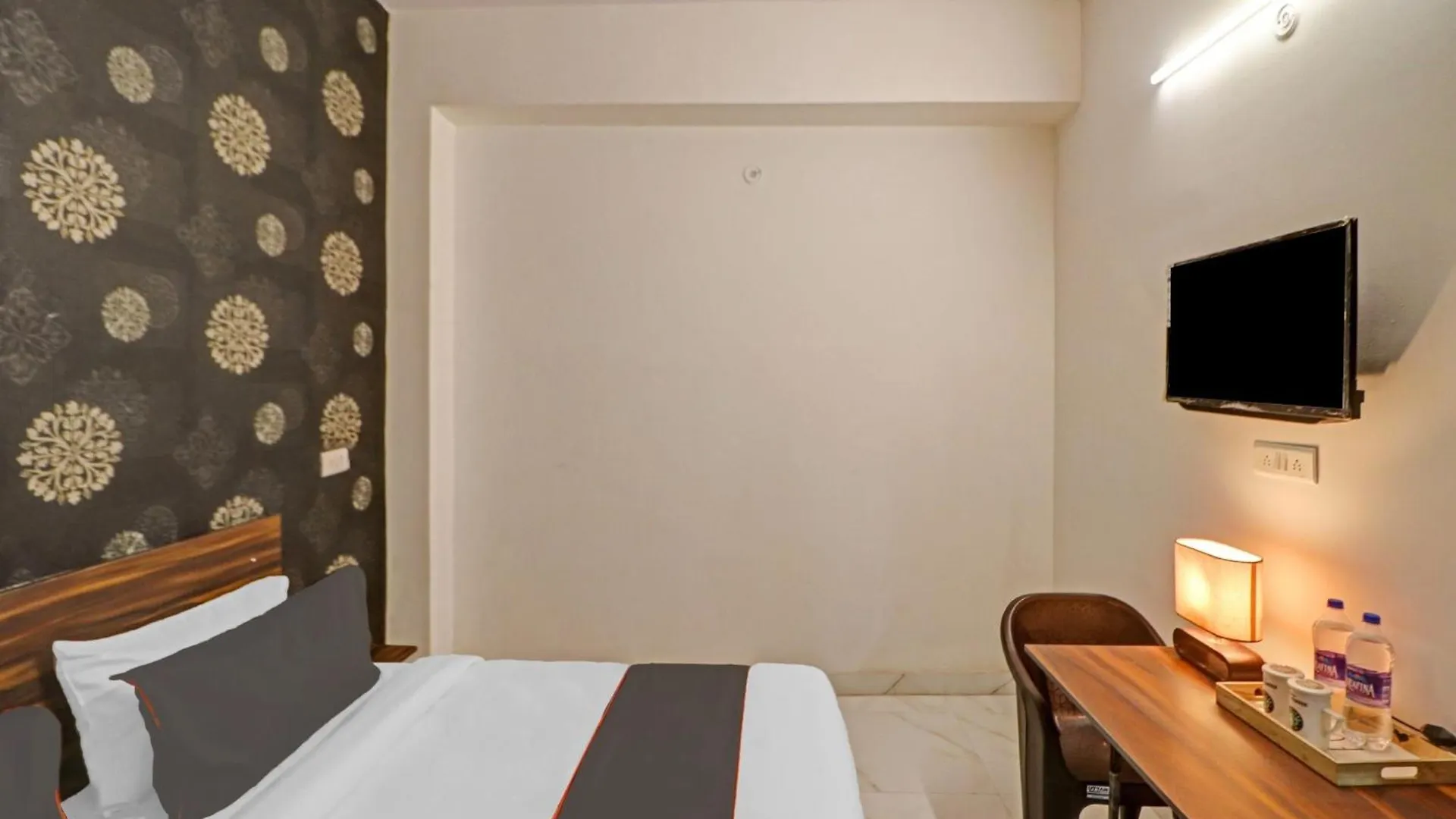 Hotel O Town Plaza Delhi  4*, Delhi (National Capital Territory of India)